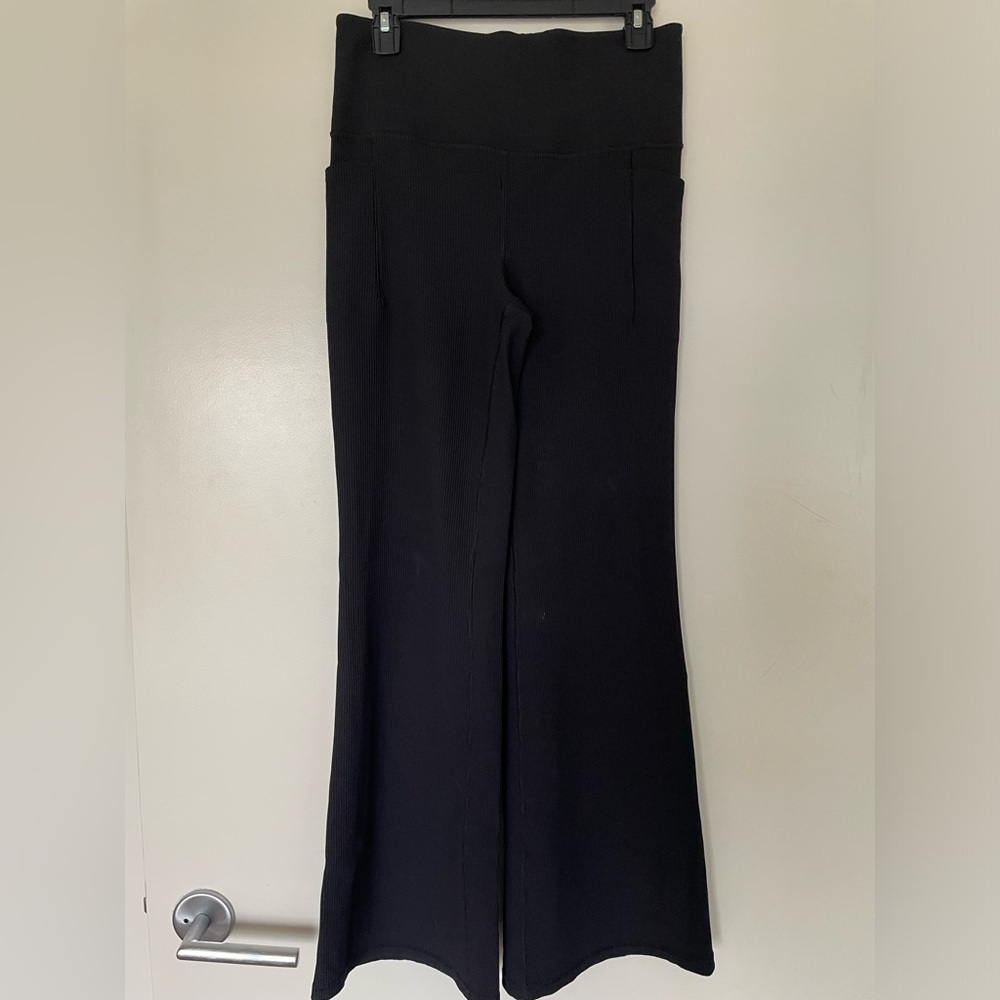 Athleta salutation stash rib flare, Large Regular
